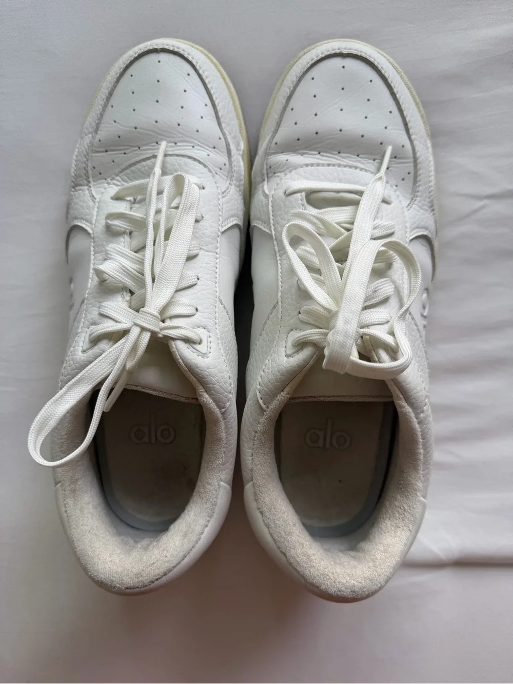 ALO Yoga classic white